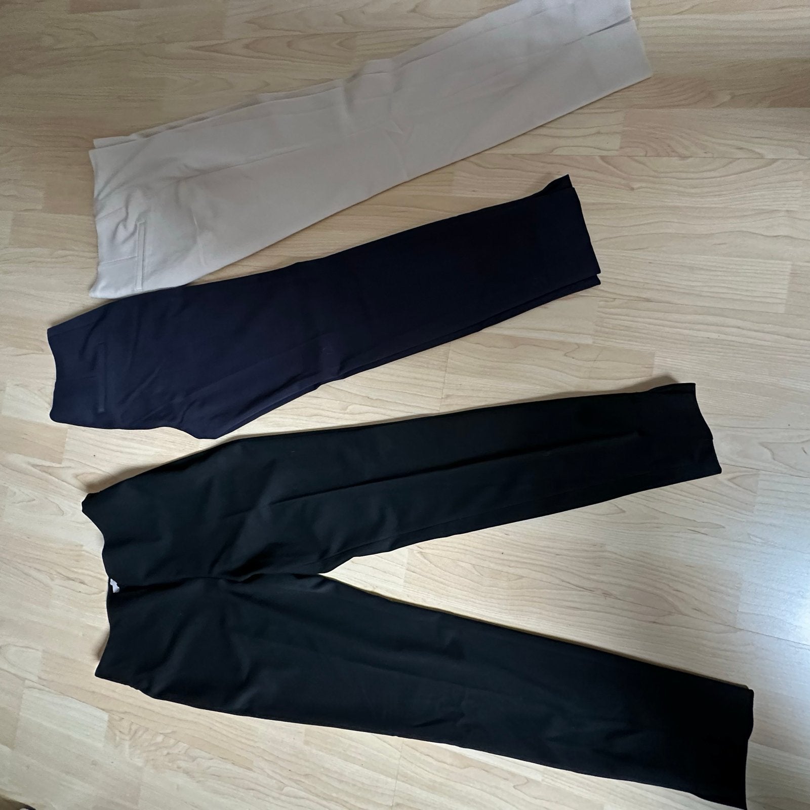 3 Nieuwe H&M Lange Broeken Maat 36 - Beige, Zwart, Donkerbla, Kleding | Dames, Overige kleuren, Verzenden, Nieuw, Maat 36 (S)