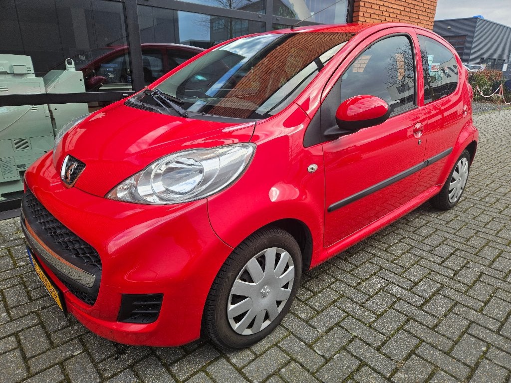 Peugeot 107 5 deurs Automaat Airco LEES TEXT, Auto's, Peugeot, Euro 5, Stof, 4 stoelen, 68 pk
