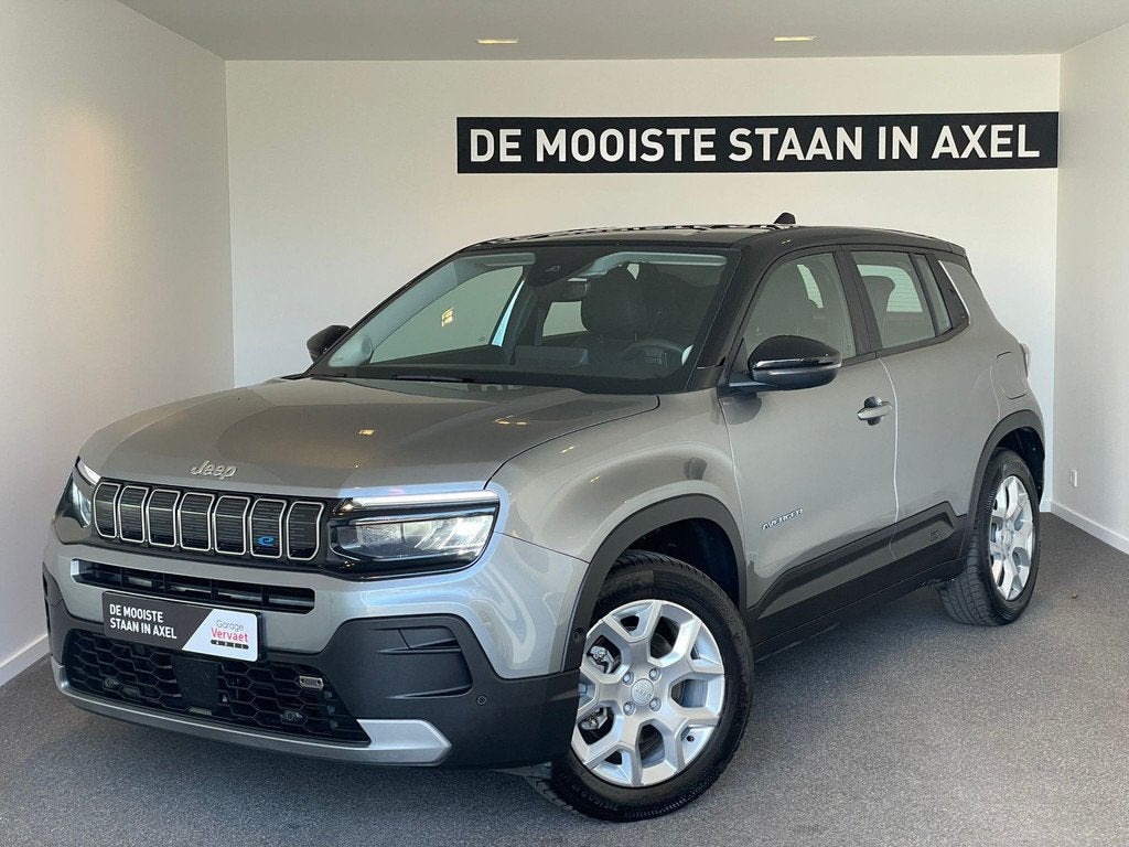 Jeep Avenger Altitude 54 kWh (bj 2024, automaat), Auto's, Gebruikt, Zwart, 156 pk, Leder