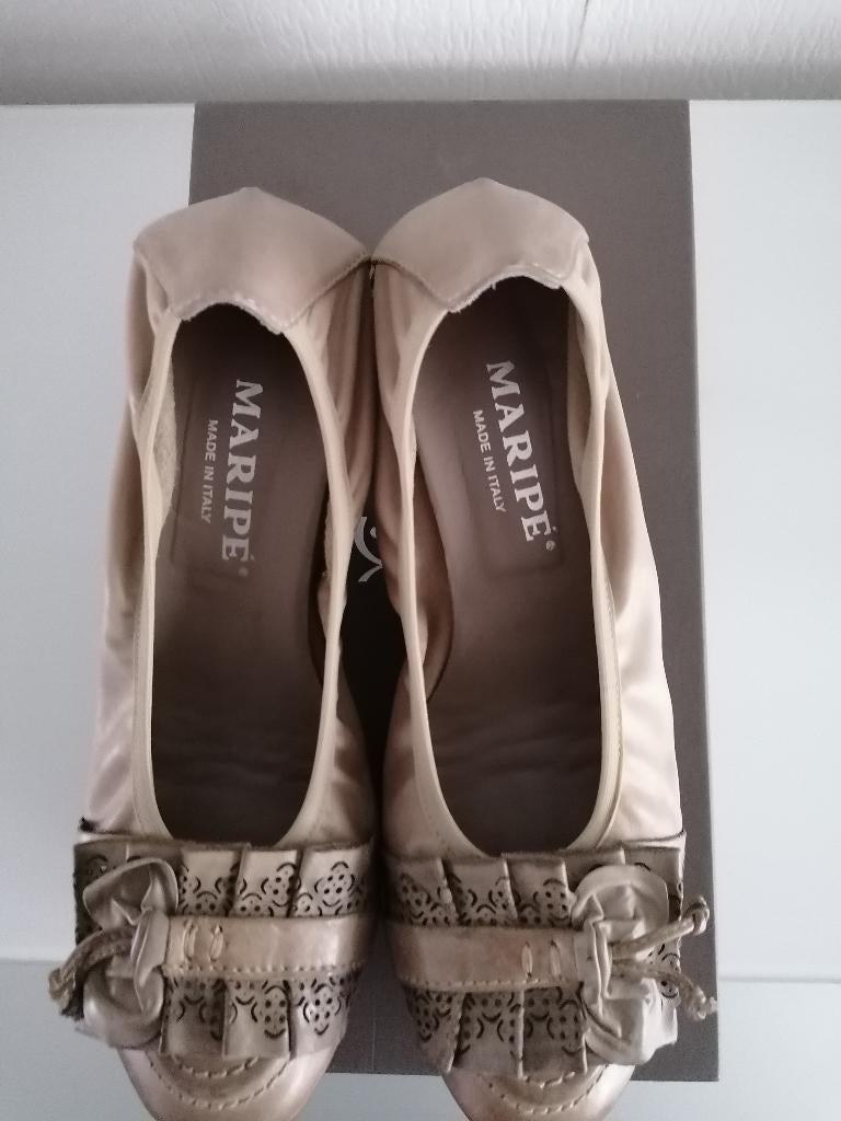 Damesschoenen, Pumps, Beige, Ophalen of Verzenden, Zo goed als nieuw