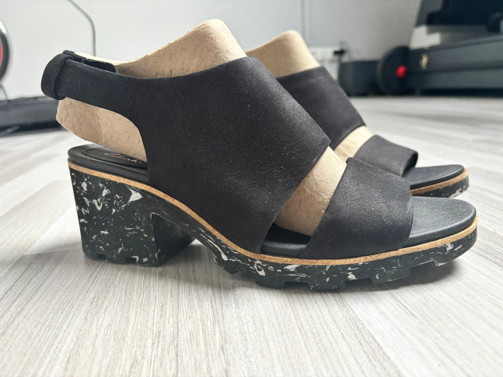 Mooie sandalen Clarks, maat 41-41,5, Zwart, Zo goed als nieuw, Sandalen of Muiltjes, Ophalen of Verzenden