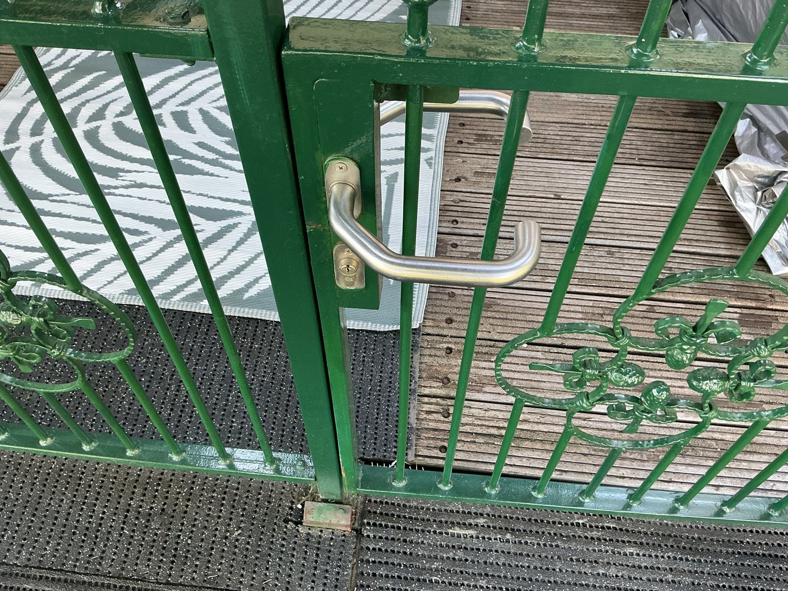 Groen sierhekwerk met poort, Tuin en Terras, Tuinhekken en Hekwerk, Met poort, Gebruikt, Ophalen of Verzenden, Sierhekwerk