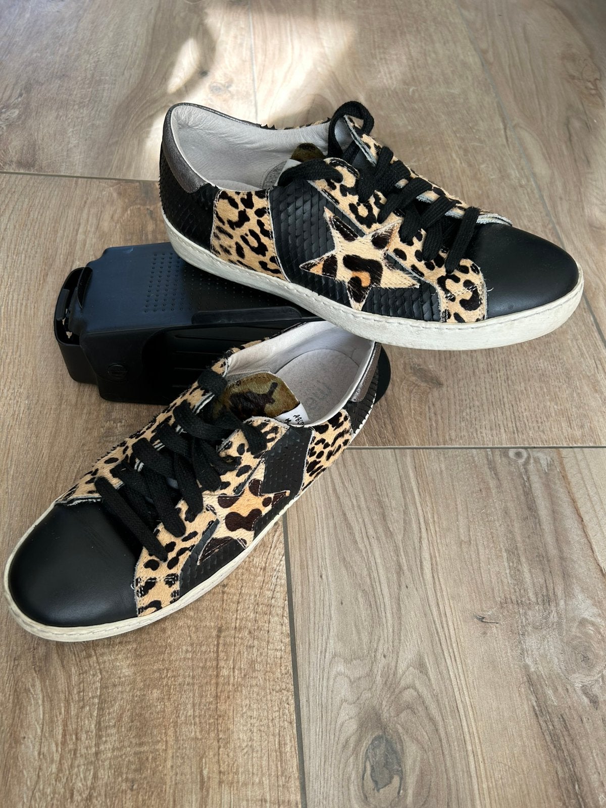 Mooie Meline sneakers met luipaard print, maat 40, Kleding | Dames, Schoenen, Zo goed als nieuw, Sneakers of Gympen, Zwart, Ophalen of Verzenden
