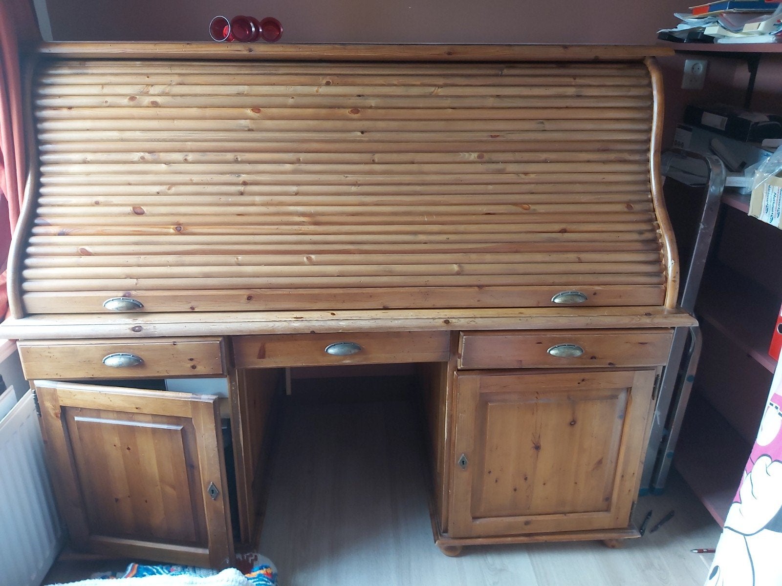 Massief houten bureau met rolluik en opbergruimte, Ophalen