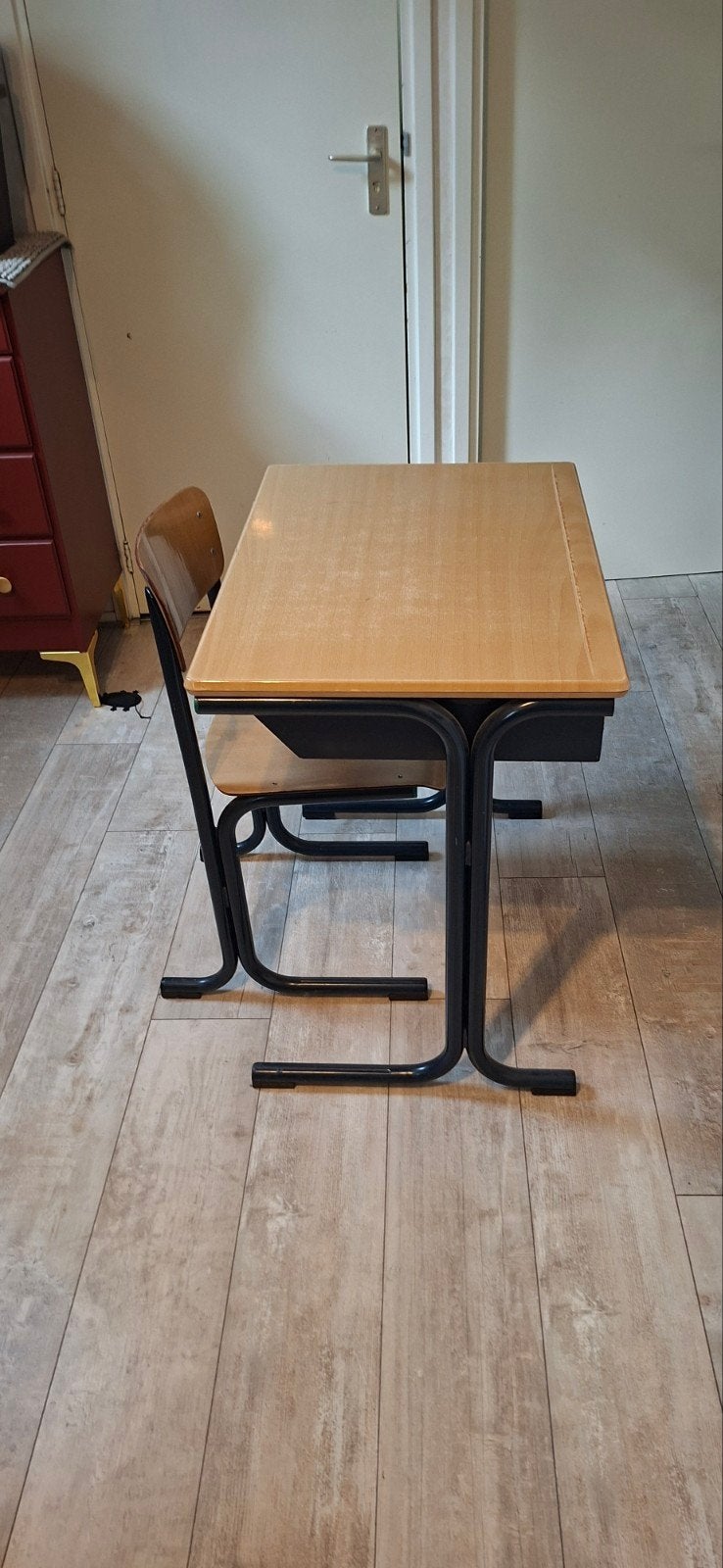 Vintage schoolbank met stoel - Hout en metaal, Ophalen, Gebruikt, Bruin, Vintage, Klassiek