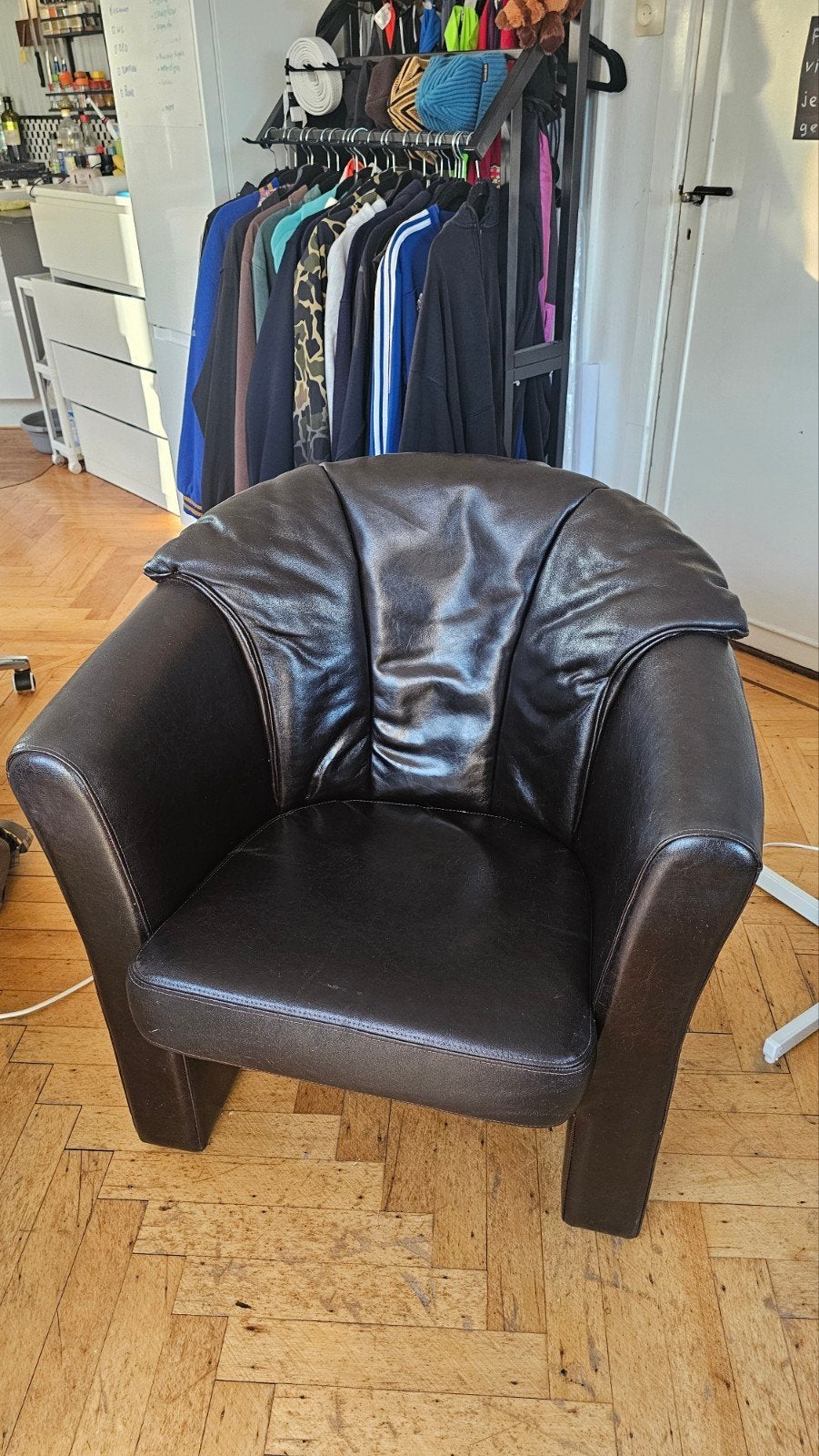 Comfortabele bruine leren fauteuil - Gebruikt, Ophalen, Gebruikt, Klassiek, Comfortabel, 50 tot 75 cm