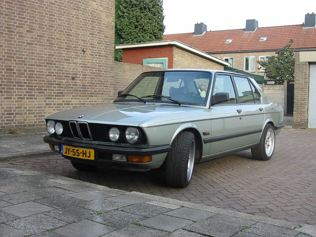 2x E28 BMW - 525e en 525i OLDTIMERS, BELASTINGVRIJ, Euro 2, Achterwielaandrijving, Particulier, Sedan