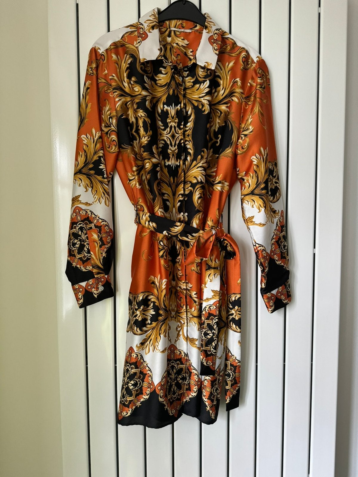 VANILIA • Barok | Goud oranje Ornament | Jurk - 42 | L, Ophalen of Verzenden, Zo goed als nieuw, Maat 42/44 (L), Oranje