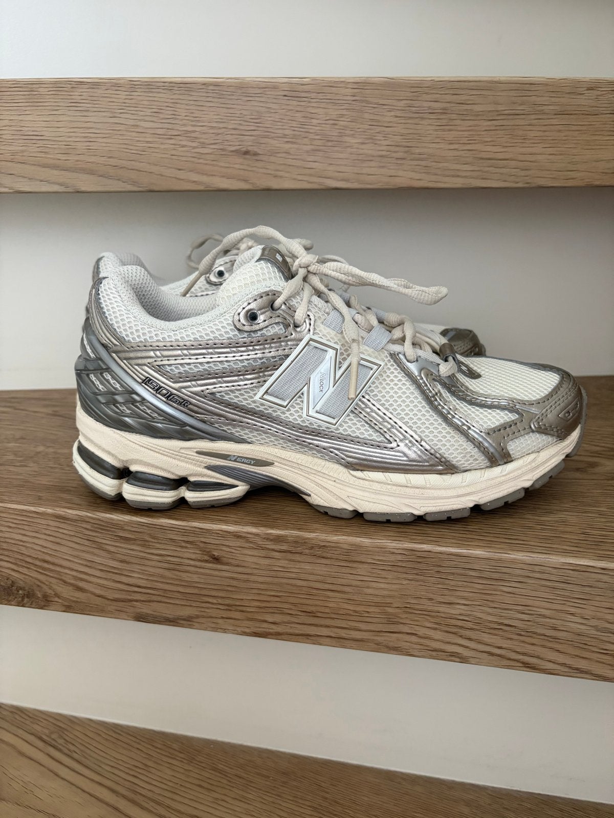 New Balance 1906R Sneakers - Wit/Zilver, Wit, Ophalen of Verzenden, Sneakers of Gympen, Zo goed als nieuw