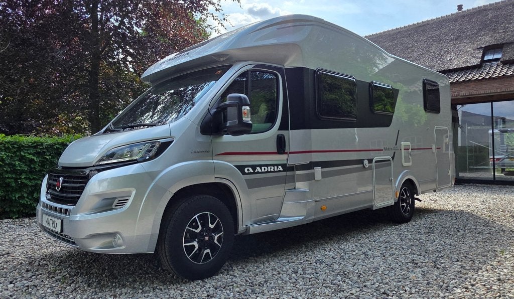 Adria Matrix 670 SBC Platinum 5-persoons!, Caravans en Kamperen, Ringverwarming, Fiat, 7 tot 8 meter, Bedrijf