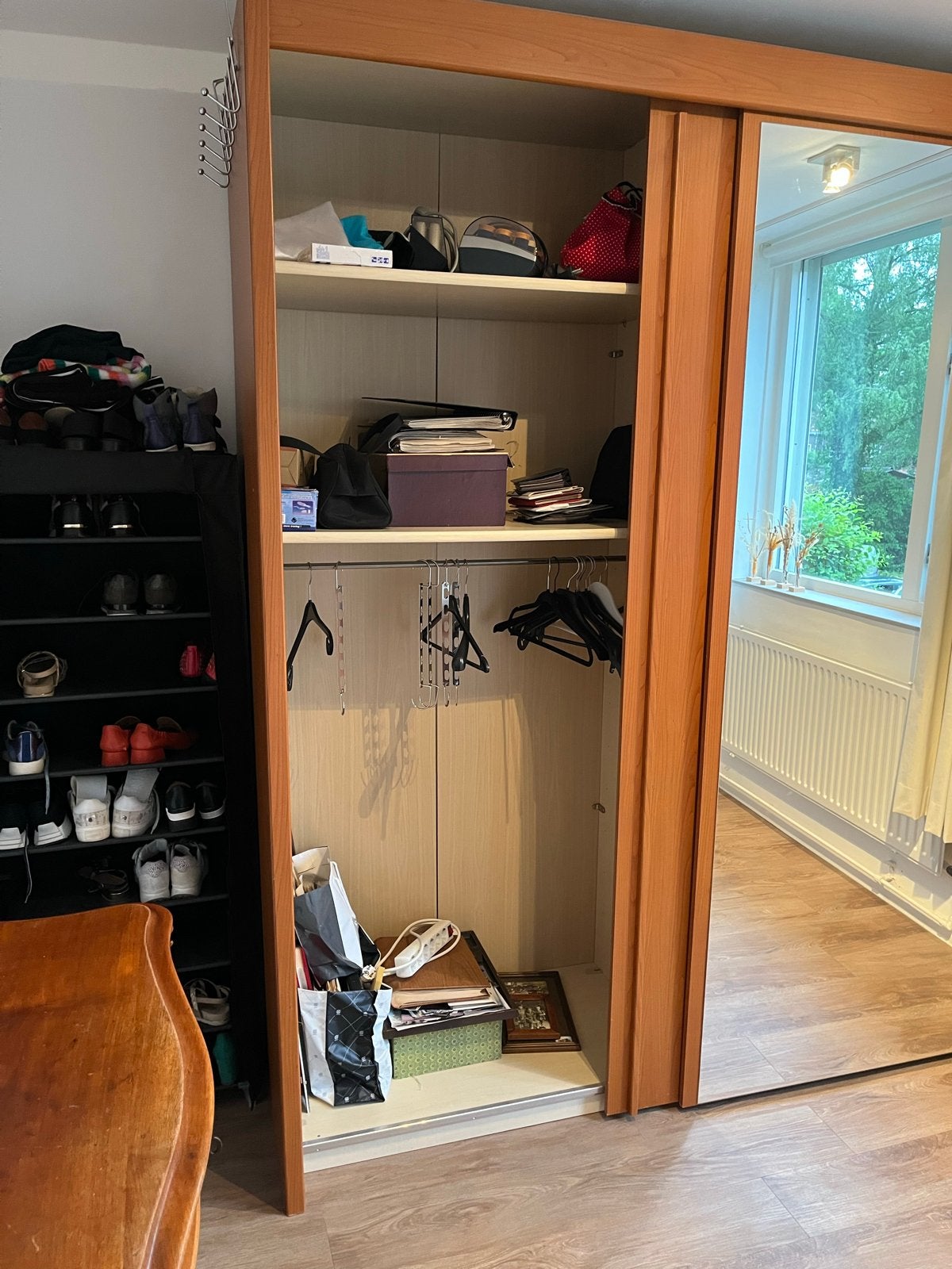 Ruime kledingkast met schuifdeuren en spiegel, Huis en Inrichting, Kasten | Kledingkasten, Ophalen, Met deur(en), Gebruikt, 200 cm of meer