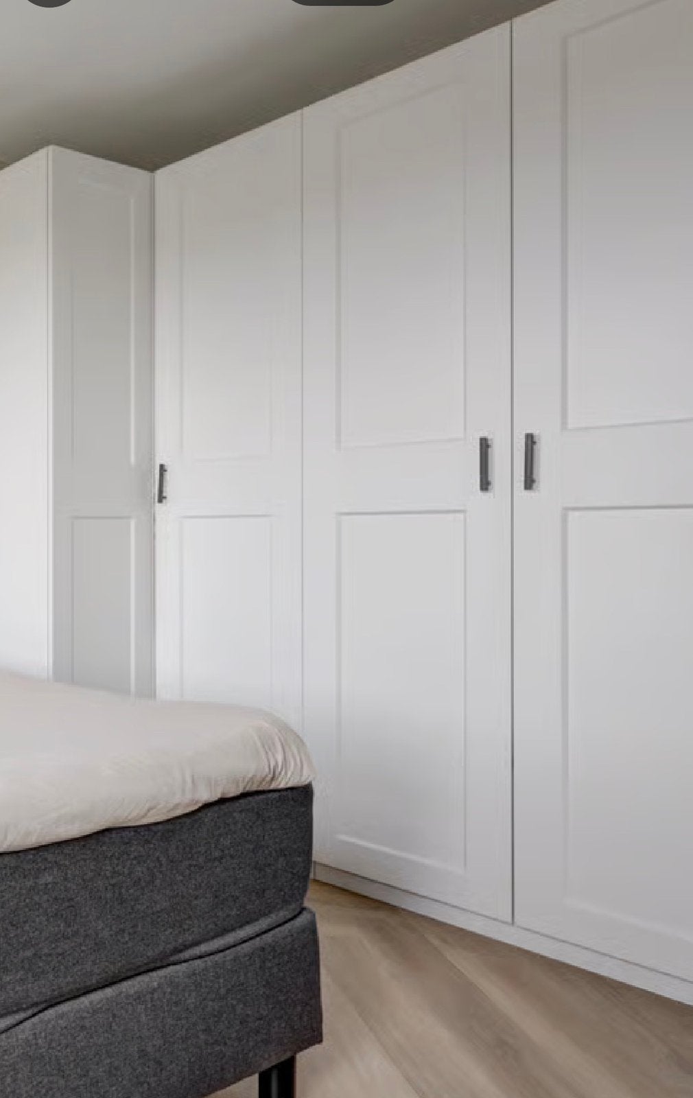 Te koop: ruime en complete IKEA PAX hoekkast in het wit, Ophalen, Zo goed als nieuw, Tweepersoons