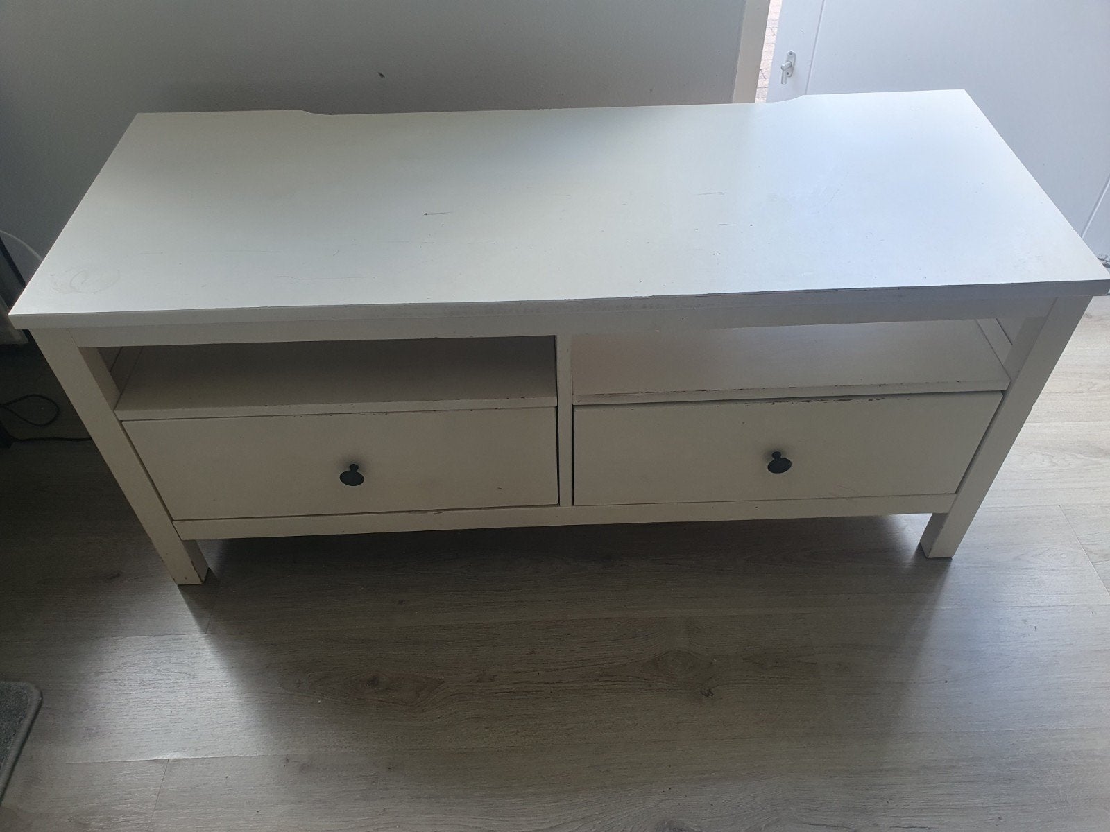 Te koop: ikea tv kast. Kleur: wit., Huis en Inrichting, Ophalen, Gebruikt, 100 tot 150 cm, Minder dan 100 cm