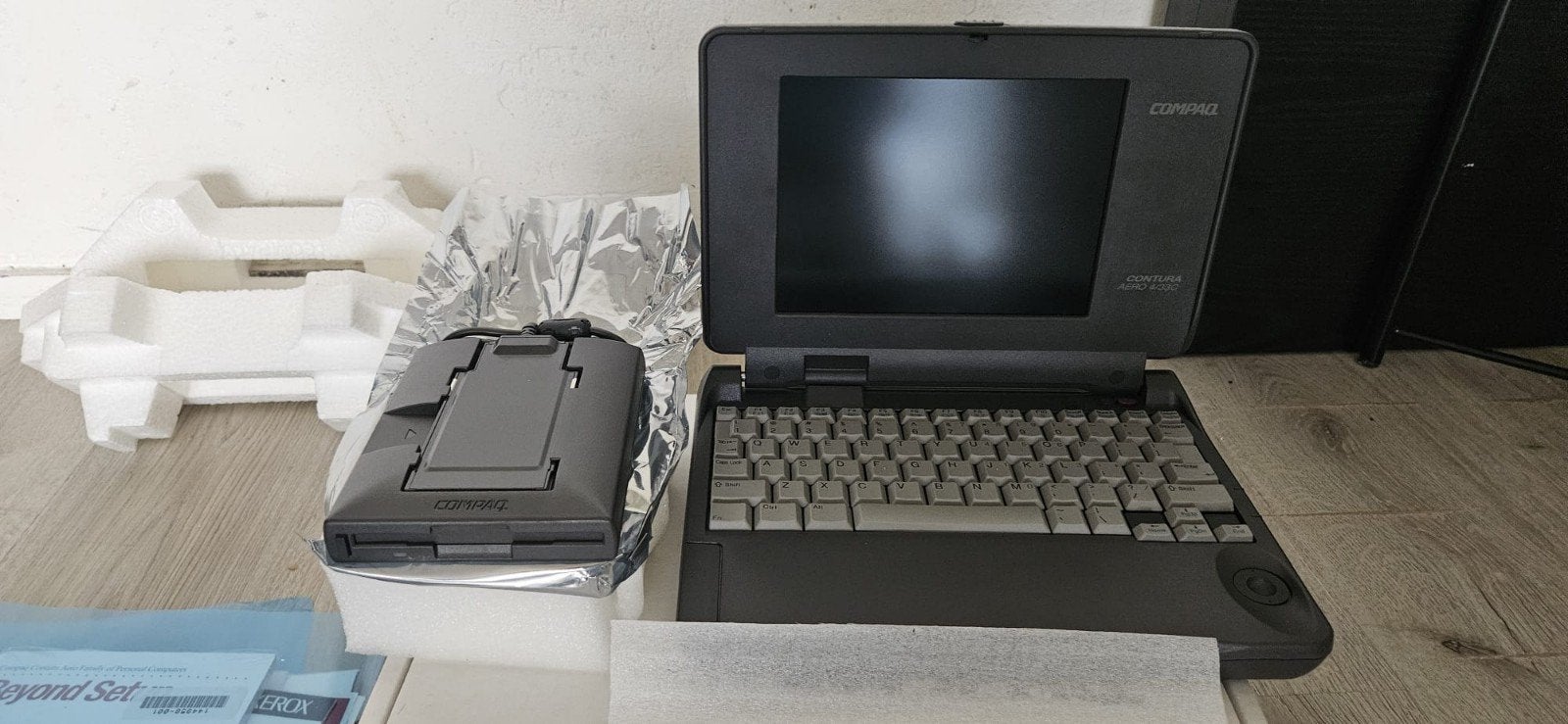 Compaq Contura Aero 4/33C Vintage Laptop met Floppy Drive, Computers en Software, Vintage Computers, Ophalen, Compaq