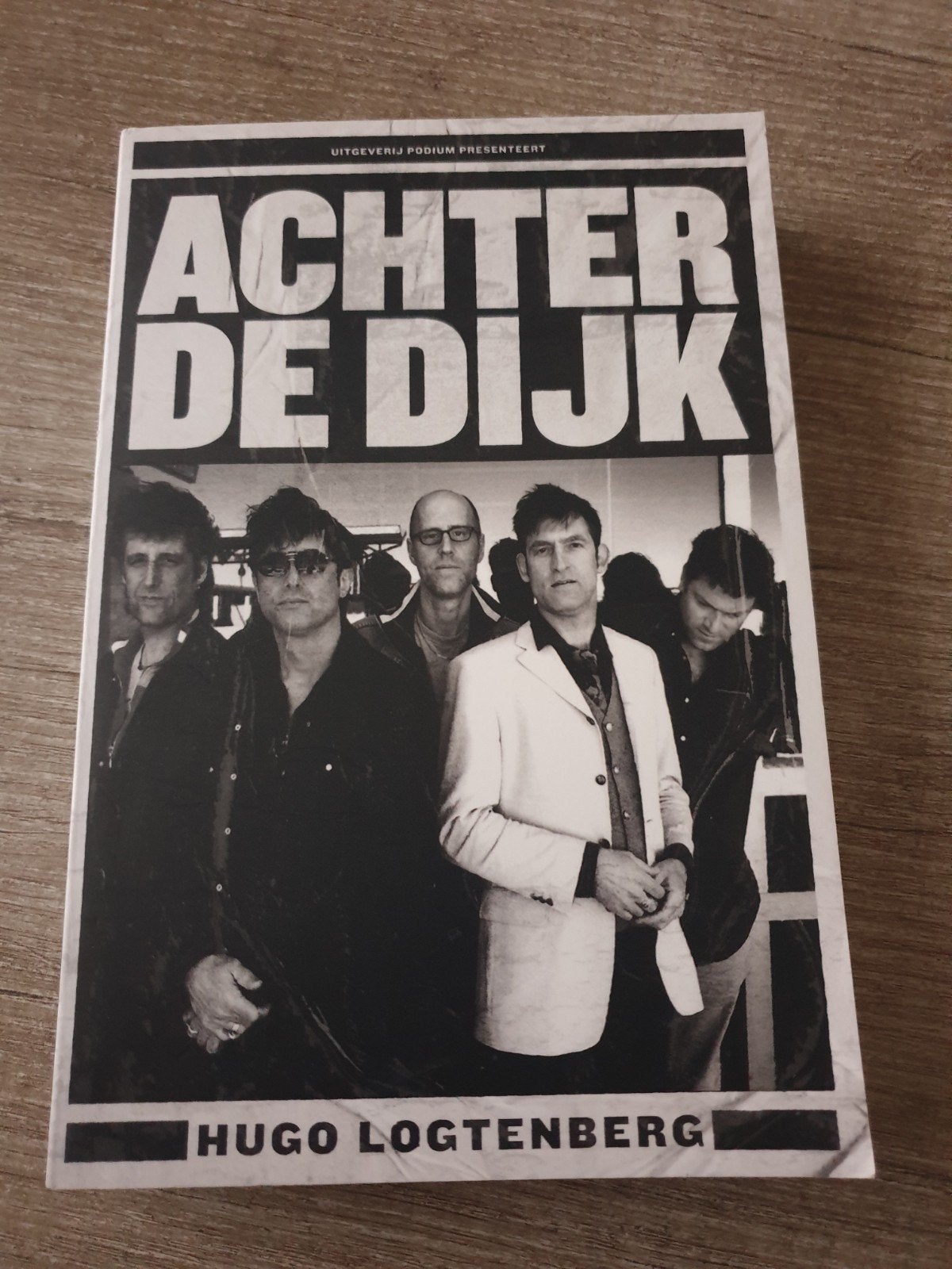 Achter de Dijk - Hugo Logtenberg (Boek), Ophalen of Verzenden, Gelezen, Hugo Logtenberg