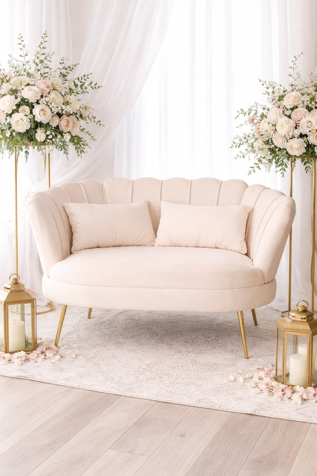 Luxe trouwbankje te huur – voor bruiloften & hennafeest, Modern, Luxe, Glamour, Schelpvormig, Minder dan 75 cm, Tweepersoons, Ophalen of Verzenden