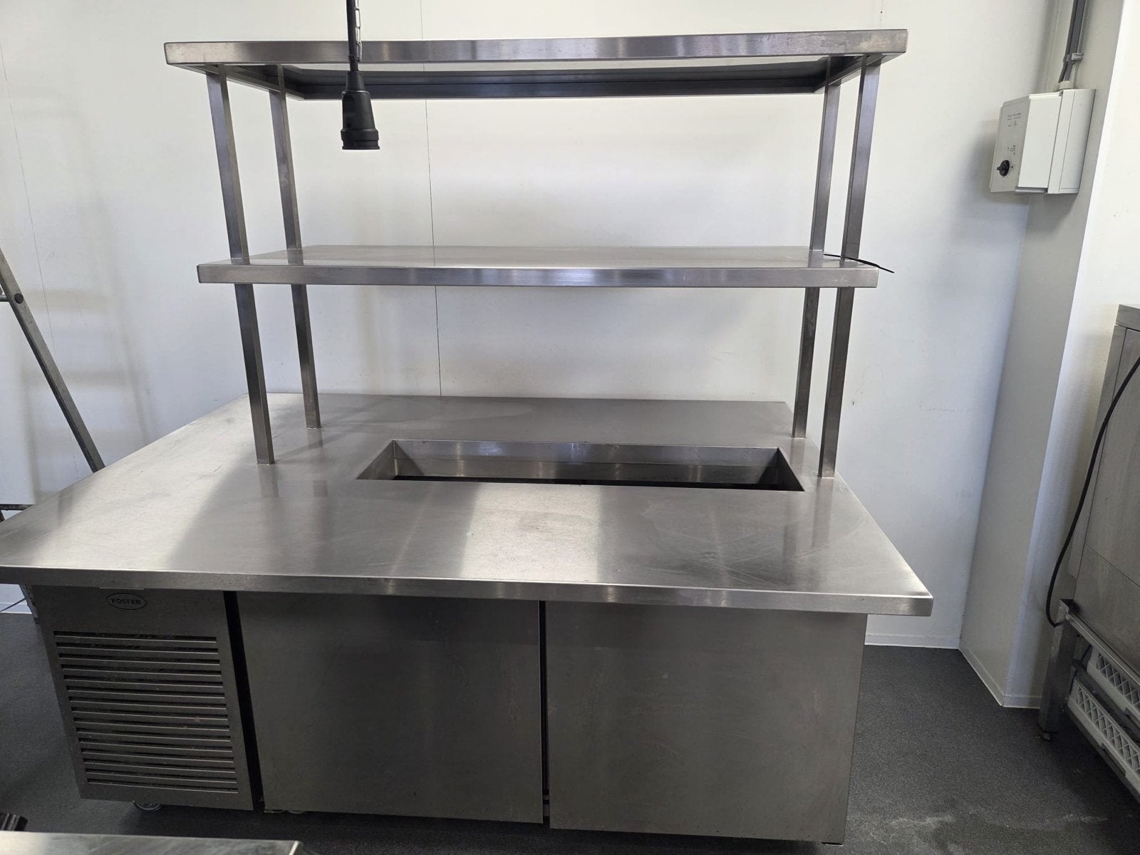 RVS Werkbank met Koeling en Warmhoudbak 180cmL x123cm B €999