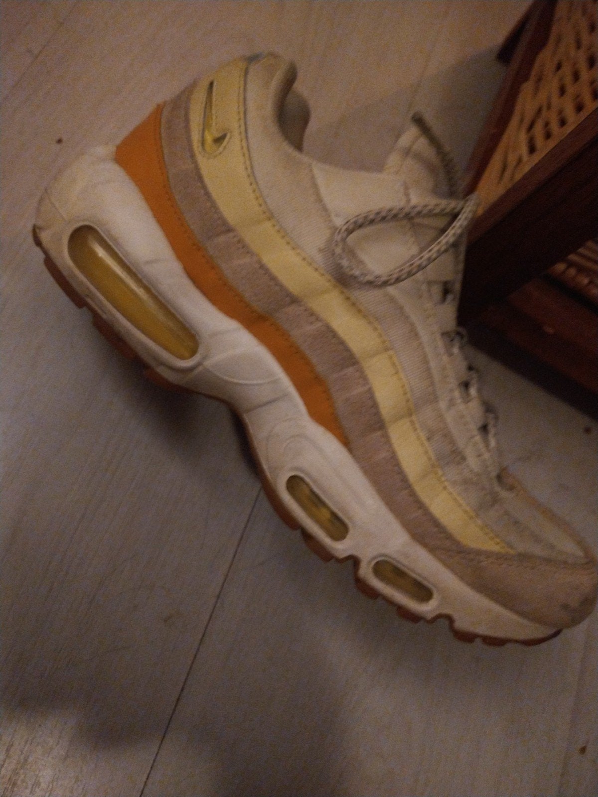 Nike Air Max 95 Sneakers - Beige/Oranje, Kleding | Dames, Beige, Nike, Ophalen of Verzenden, Sneakers of Gympen