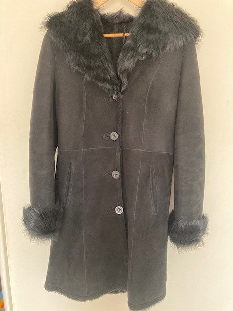 Zwarte lammy coat met bontkraag/capuchon en manchetten, Kleding | Dames, Jassen | Winter, Zwart, Ophalen of Verzenden, Maat 36 (S)