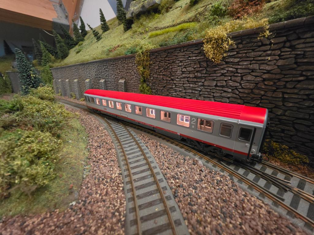 Roco OBB 45354 2E Klasse wagon inclusief verlichting., Gelijkstroom, Wagon, Ophalen of Verzenden, Zo goed als nieuw