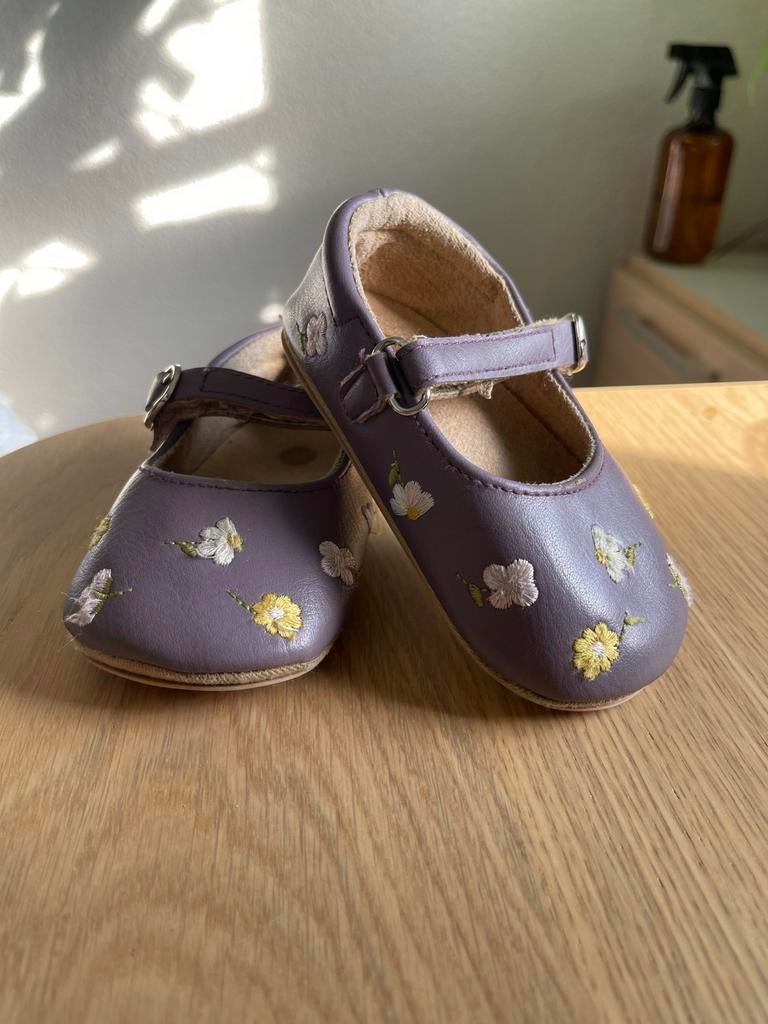 Schattige paarse babyschoentjes met bloemen maat 21, Ophalen, Zo goed als nieuw, Meisje, Schoentjes