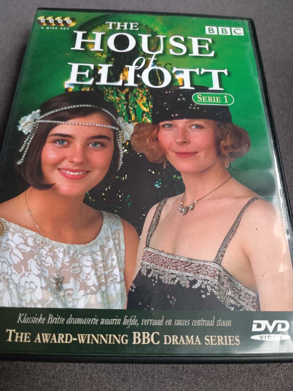 The house of Eliott seizoen 1 - dvd, Vanaf 12 jaar, Ophalen of Verzenden, Zo goed als nieuw, Drama