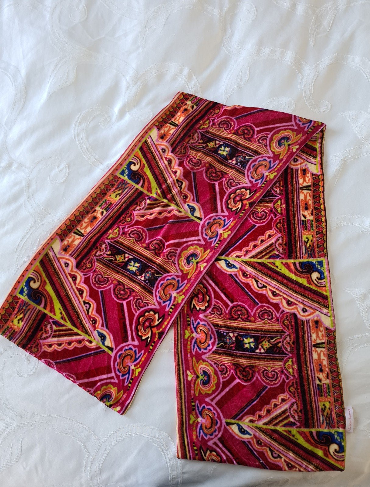 Christian Lacroix Velvet Pink shawl, Ophalen of Verzenden, Zo goed als nieuw, Maat 46/48 (XL) of groter, Sjaal