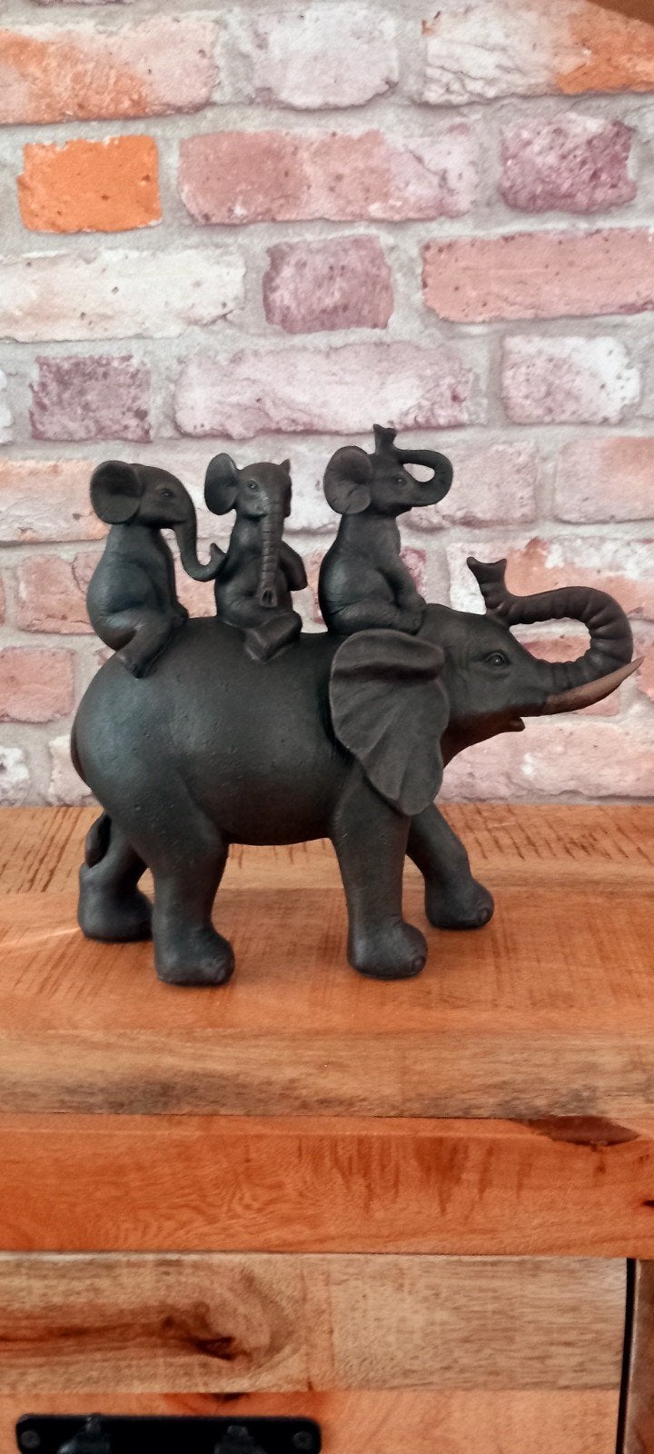 Papa Olifant Met 3 Olifant Kindjes Op Zijn Rug Beeld❤️NIEUW❤, Ophalen of Verzenden, Nieuw, Dier