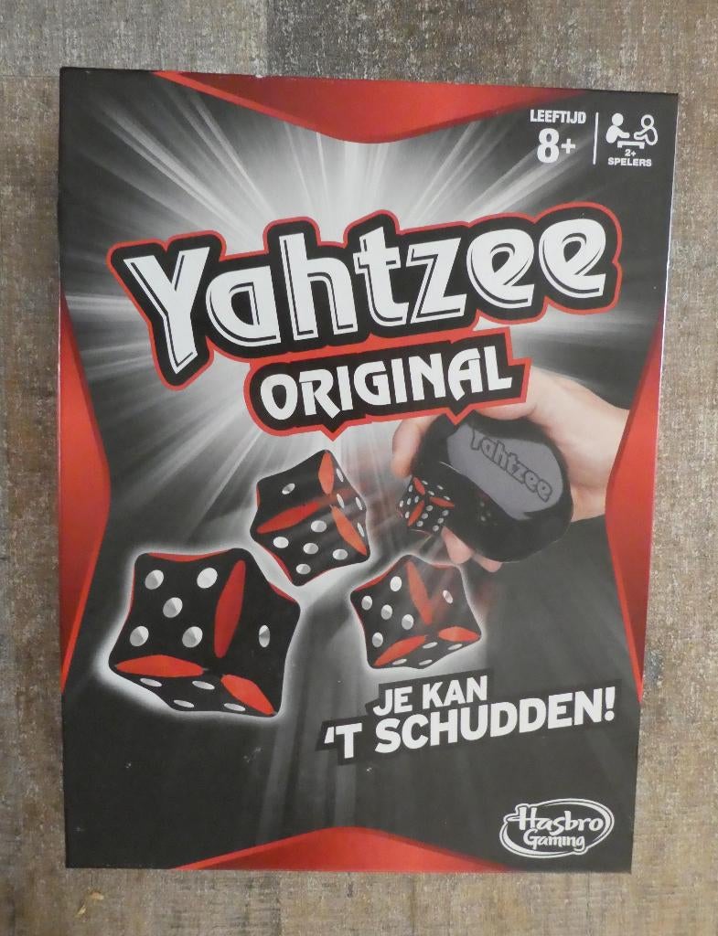Yahtzee original Hasbro met shaker vanaf 8 jaar., Vijf spelers of meer, Ophalen of Verzenden, Zo goed als nieuw, Hasbro