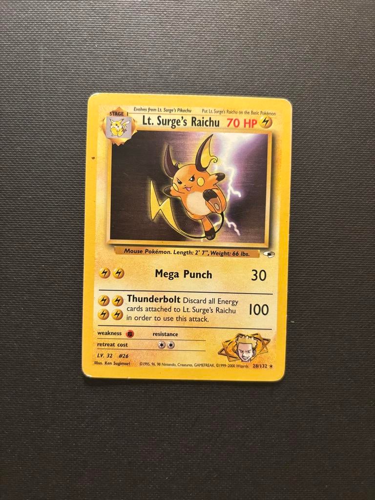 Lt. Surge's Raichu Pokémon Kaart (28/132) - Vintage, Ophalen of Verzenden, Zo goed als nieuw, Losse kaart