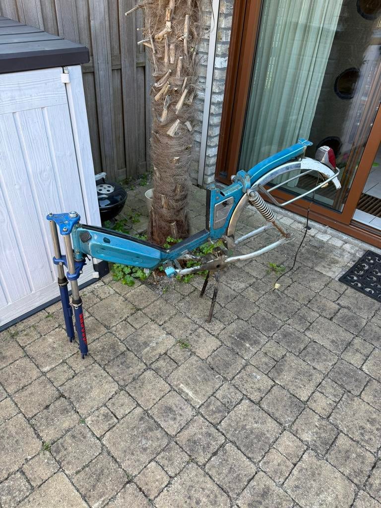 Peugeot 103 SP frame met wat onderdelen., Ophalen, Gebruikt, Frame, Overige merken