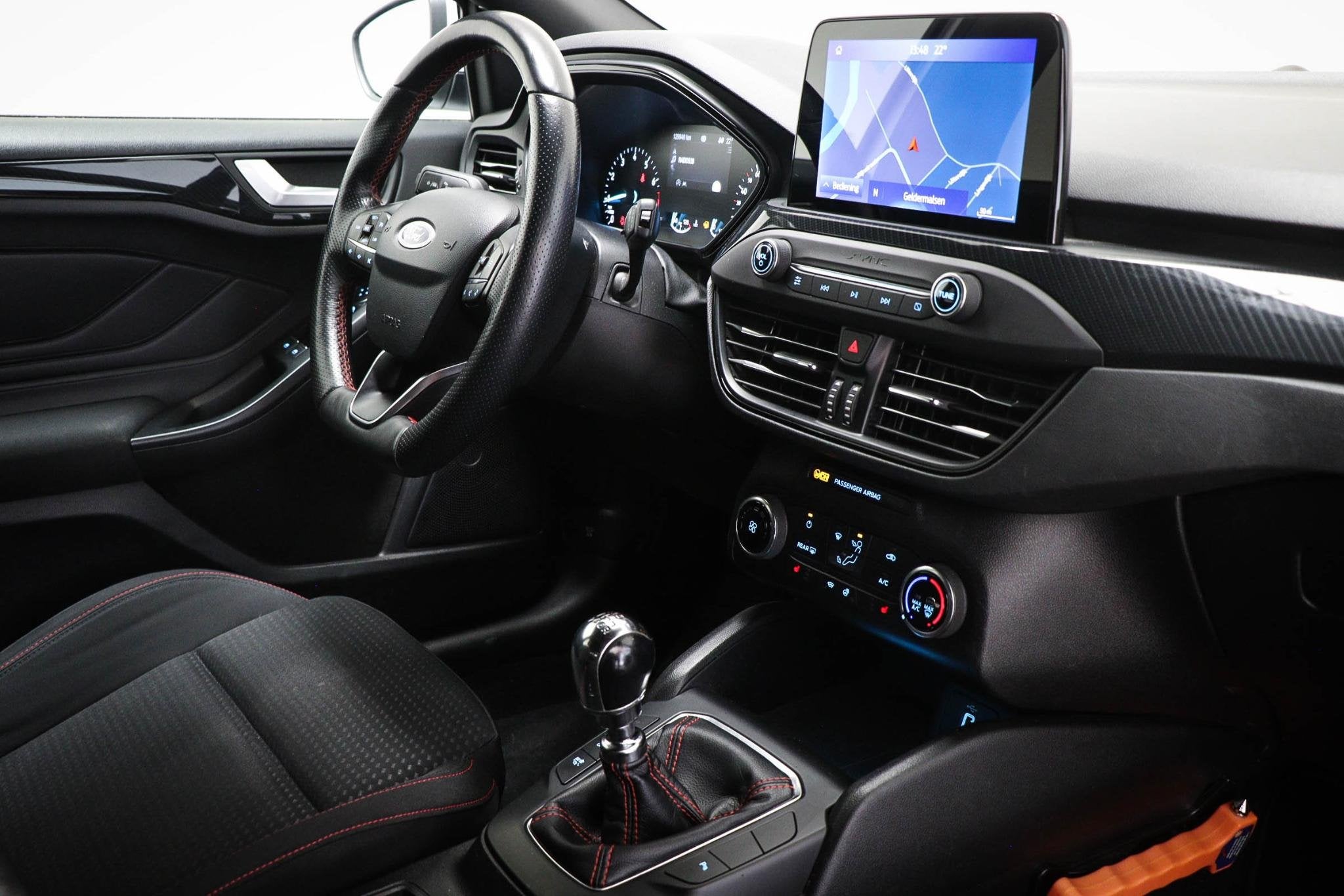 Ford Focus Wagon 1.0 EcoBoost ST Line Business | WINTER PACK, Gebruikt, Met garantie (alle), 1283 kg, Wit