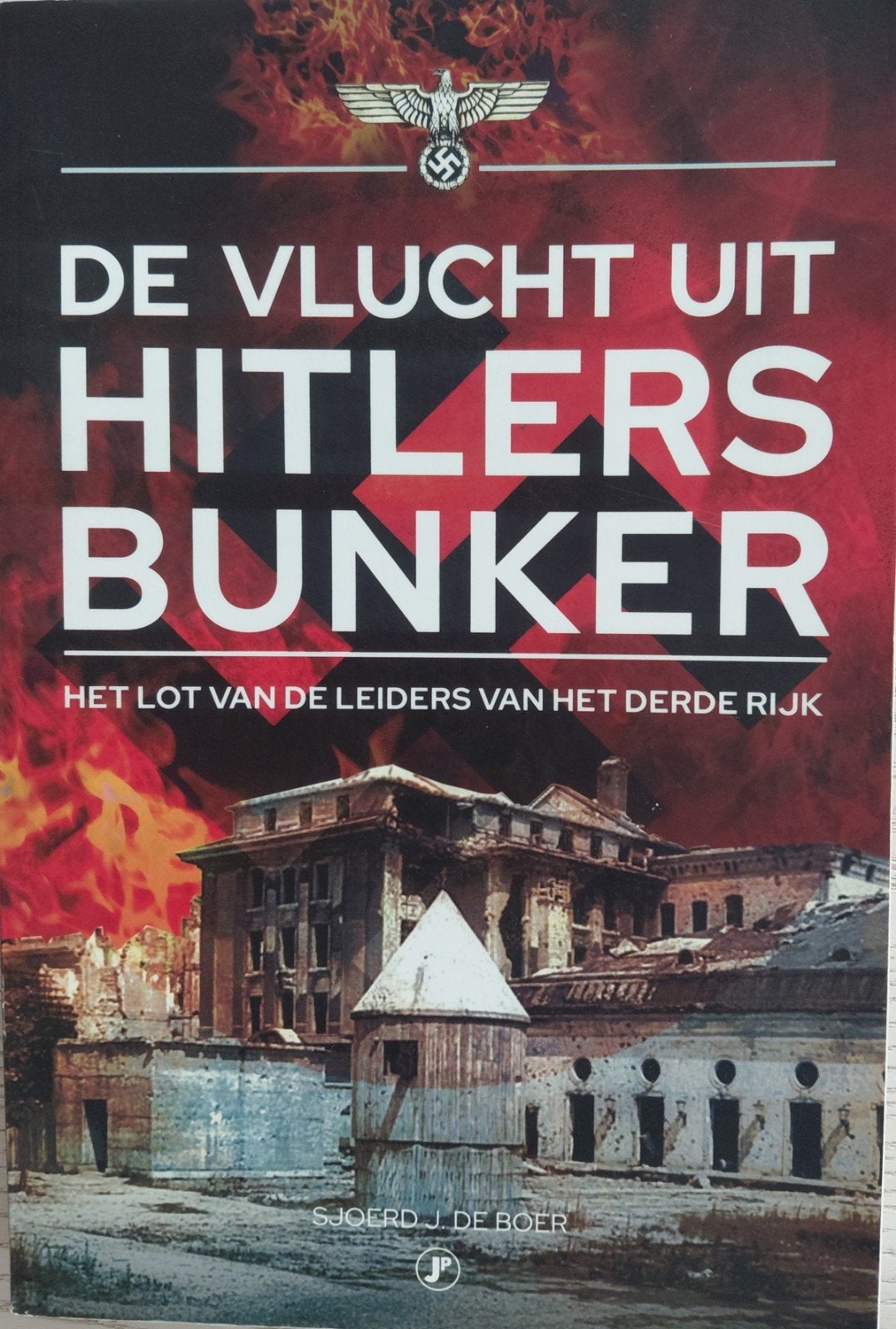 De vlucht uit Hitlers bunker., Boeken, Ophalen, Tweede Wereldoorlog, Gelezen