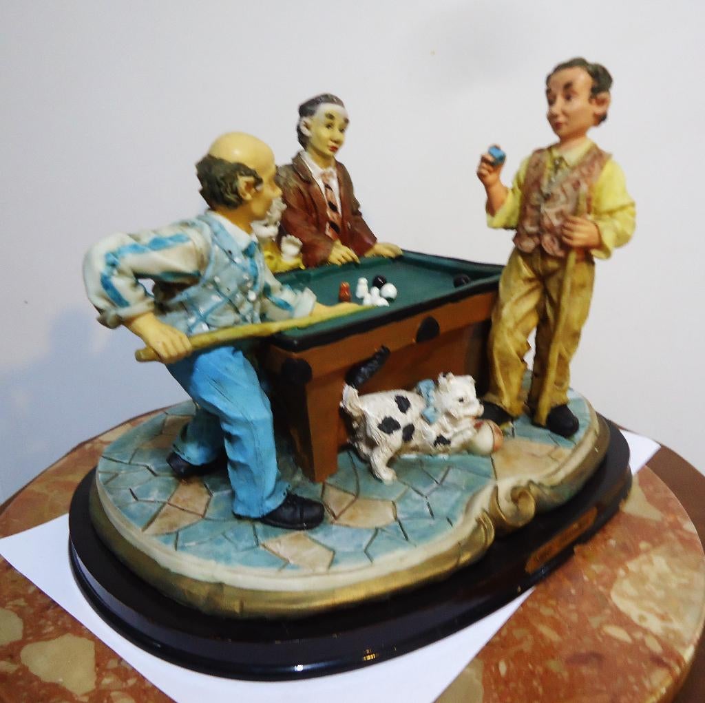 Biljart Café Sculptuur Florentina Porselein Italië👀😎💑🤗🎁, Natuurlijk materiaal, Gemerkt, Ophalen of Verzenden, 20 - 50 cm