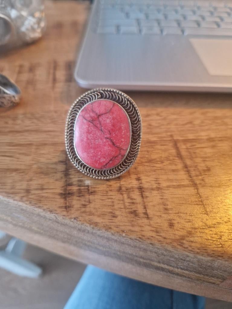Tibetaans zilveren ring. Bloedkoraal. Maat 19., Ophalen of Verzenden, Zilver, Ring, Met edelsteen