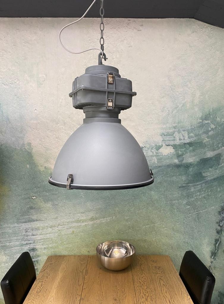 Industriële grijze hanglamp van "Mexlite", Ophalen, Zo goed als nieuw, Glas, Industrieel