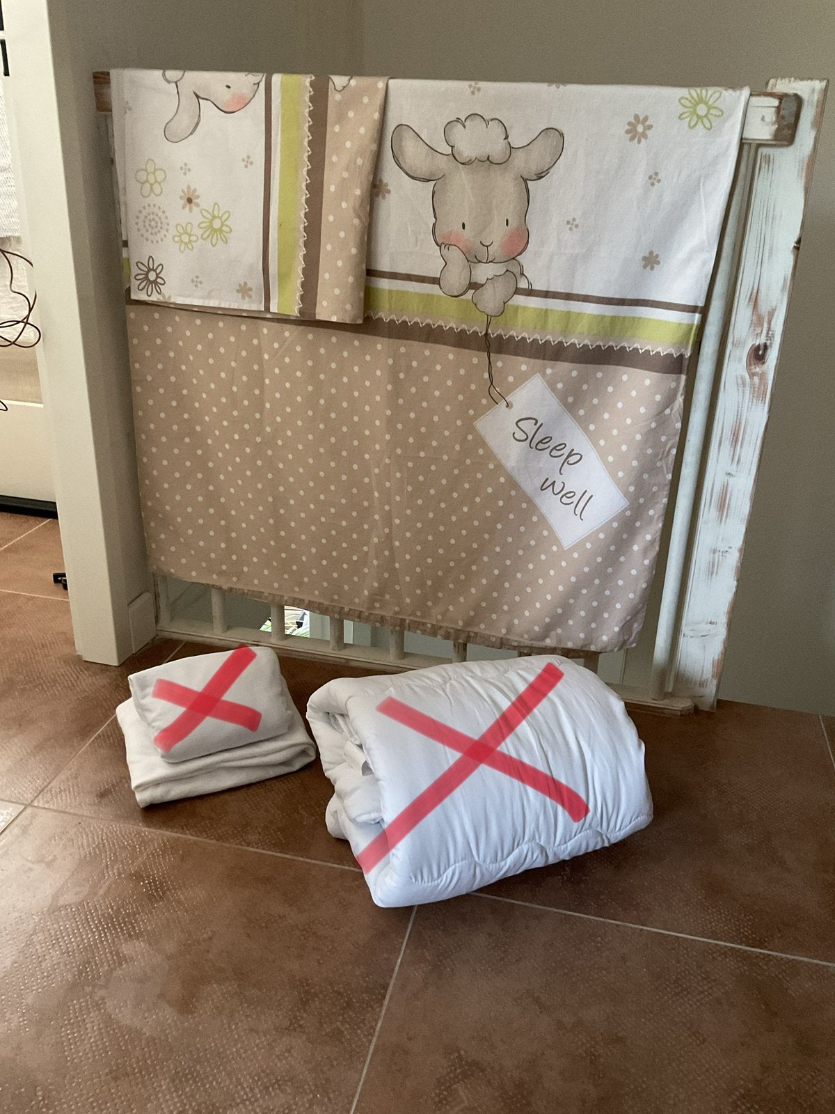 1 kinderdekbed + 1 dekbedovertrek + 3 hoeslakens, Ophalen of Verzenden, Zo goed als nieuw