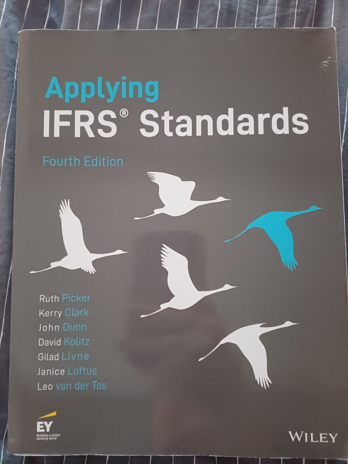 Applying IFRS Standards - Fourth Edition, Ruth Picker, Kerry Clark, John Dunn, David Kolitz, Gilad Livne, Ophalen of Verzenden