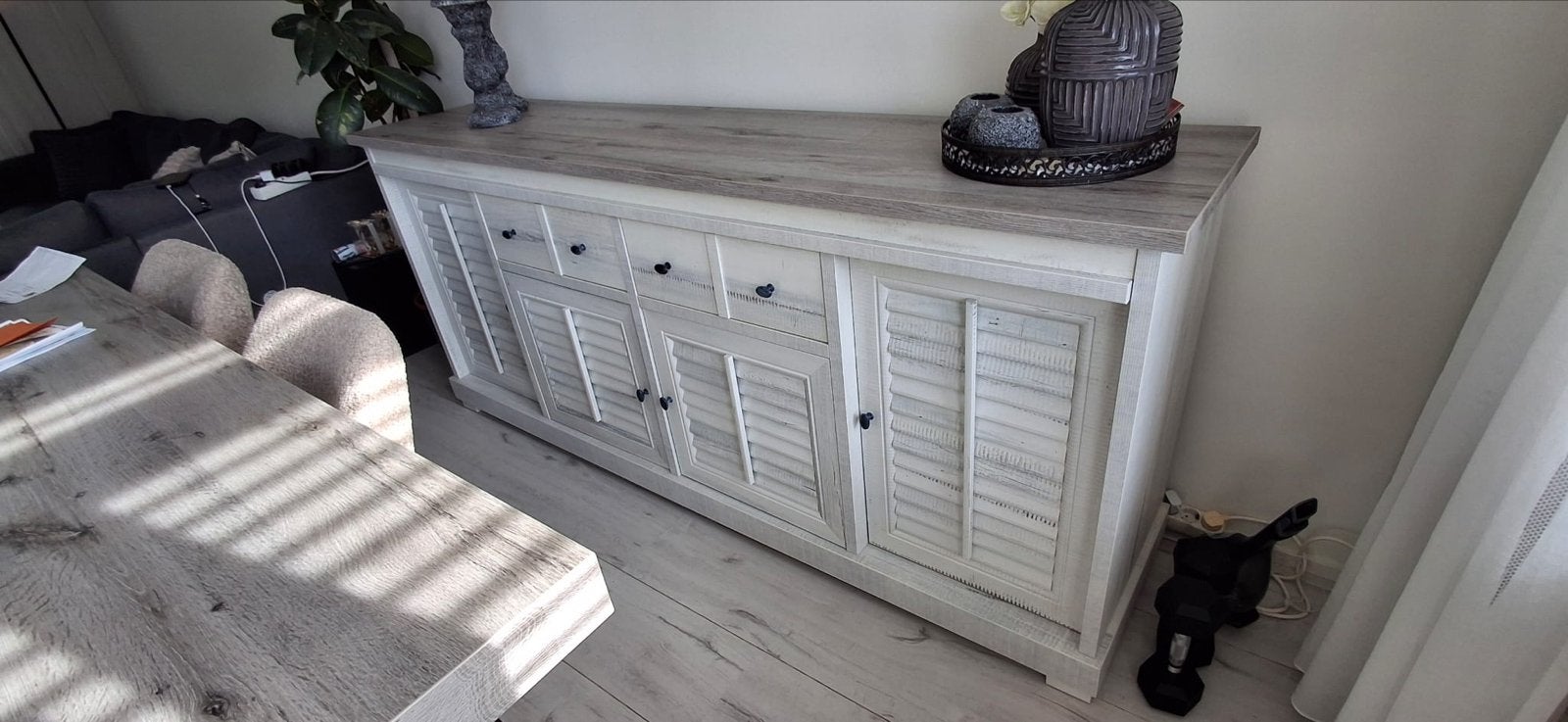Landelijk dressoir met louvredeuren en lades, Huis en Inrichting, Kasten | Dressoirs, Ophalen, Gebruikt, 200 cm of meer, 25 tot 50 cm