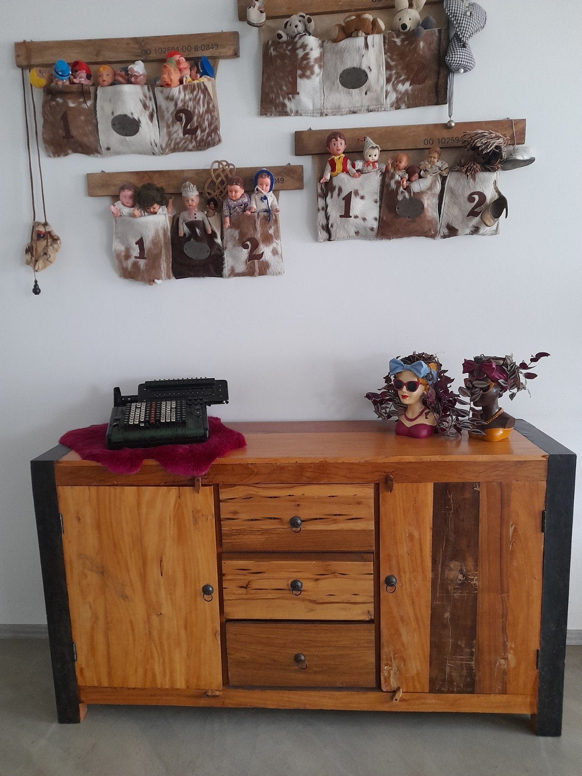 Uniek houten dressoir met metalen accenten, Gebruikt, Met lade(s), 150 tot 200 cm, Industrieel, Robuust, Uniek