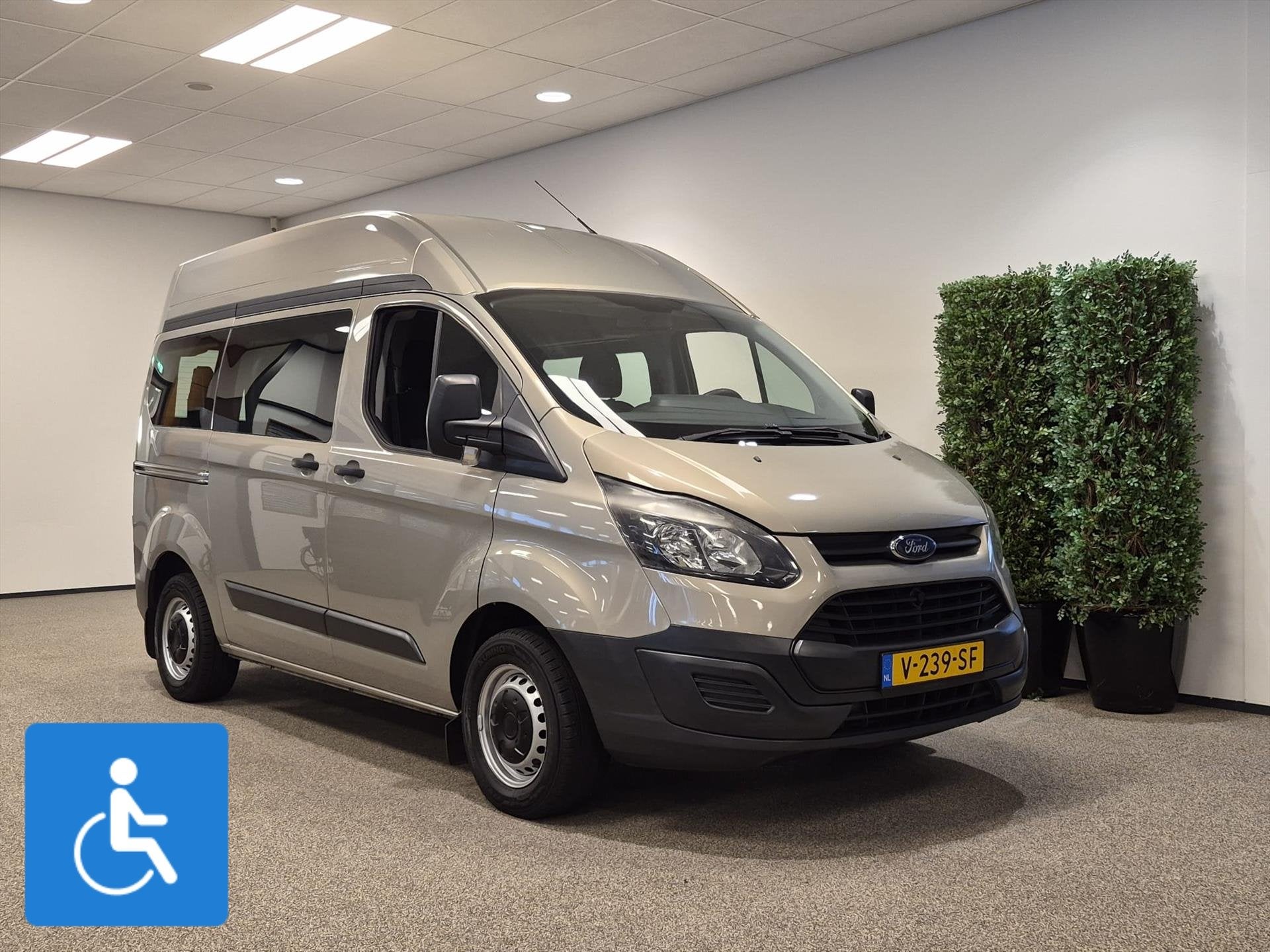 Ford Transit Custom L1H2 Rolstoelbus (airco), Auto's, Gebruikt, Zwart, 4 stoelen, Bedrijf