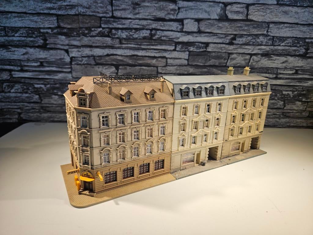 3x Pola Stadshuis hoog gebouw N spoor trein 1:160, Ophalen of Verzenden, Gebruikt