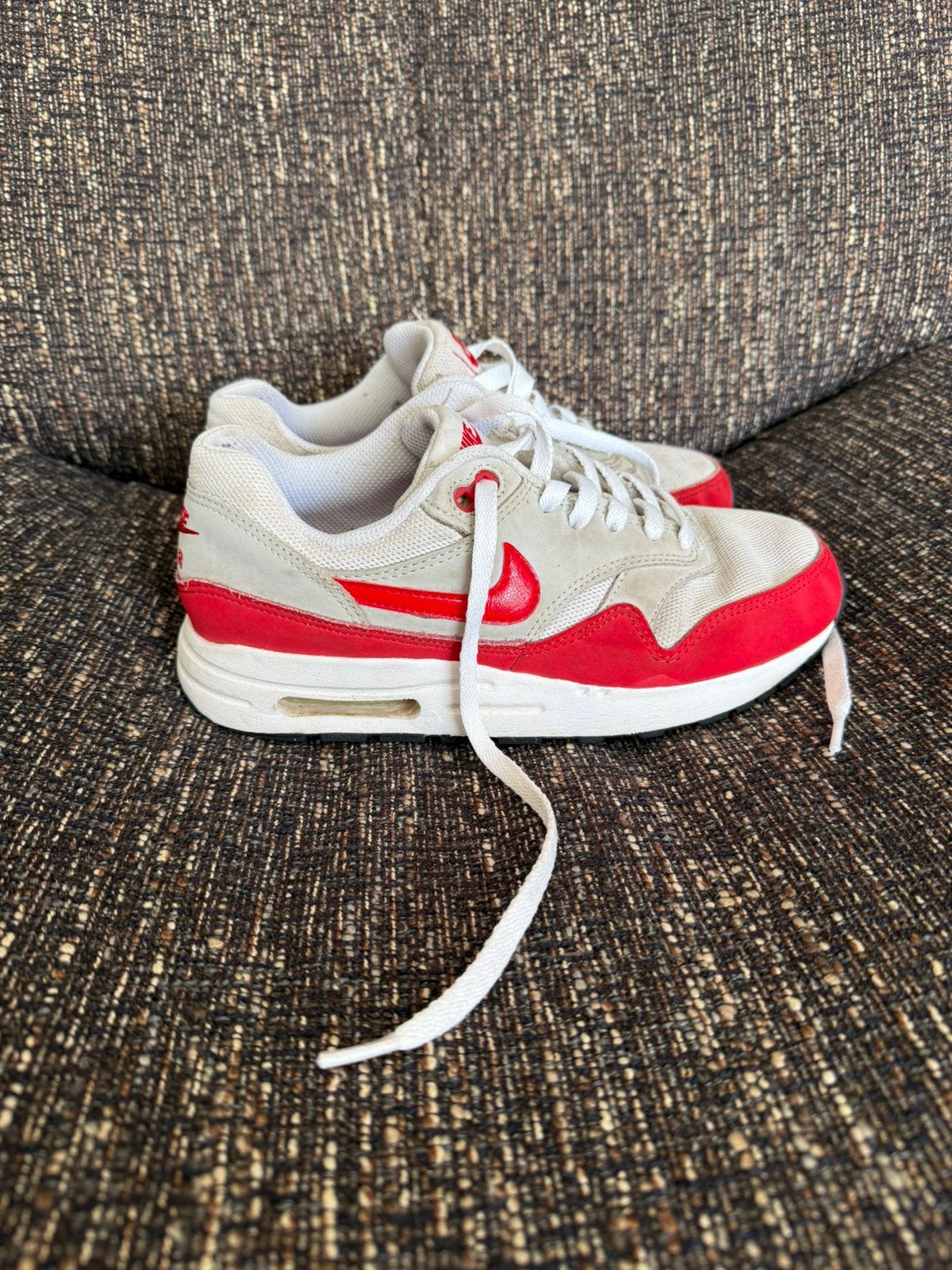 Nike air max 1 37,5 rood wit, Ophalen of Verzenden, Zo goed als nieuw, Jongen of Meisje, Sportschoenen
