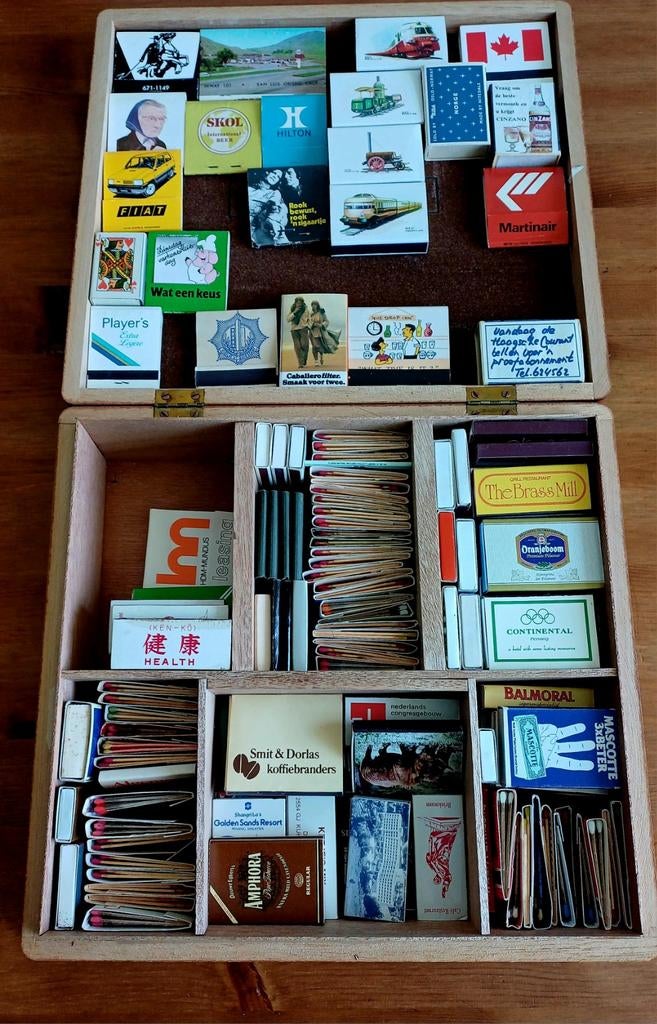 Vintage luciferdoosjes collectie in houten kist, Ophalen, Gebruikt, Tabaksdoos of Verpakking