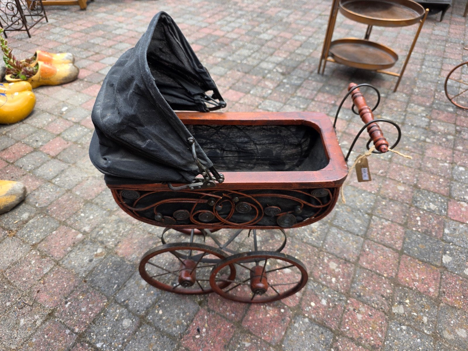 antiek poppenwagen, Ophalen