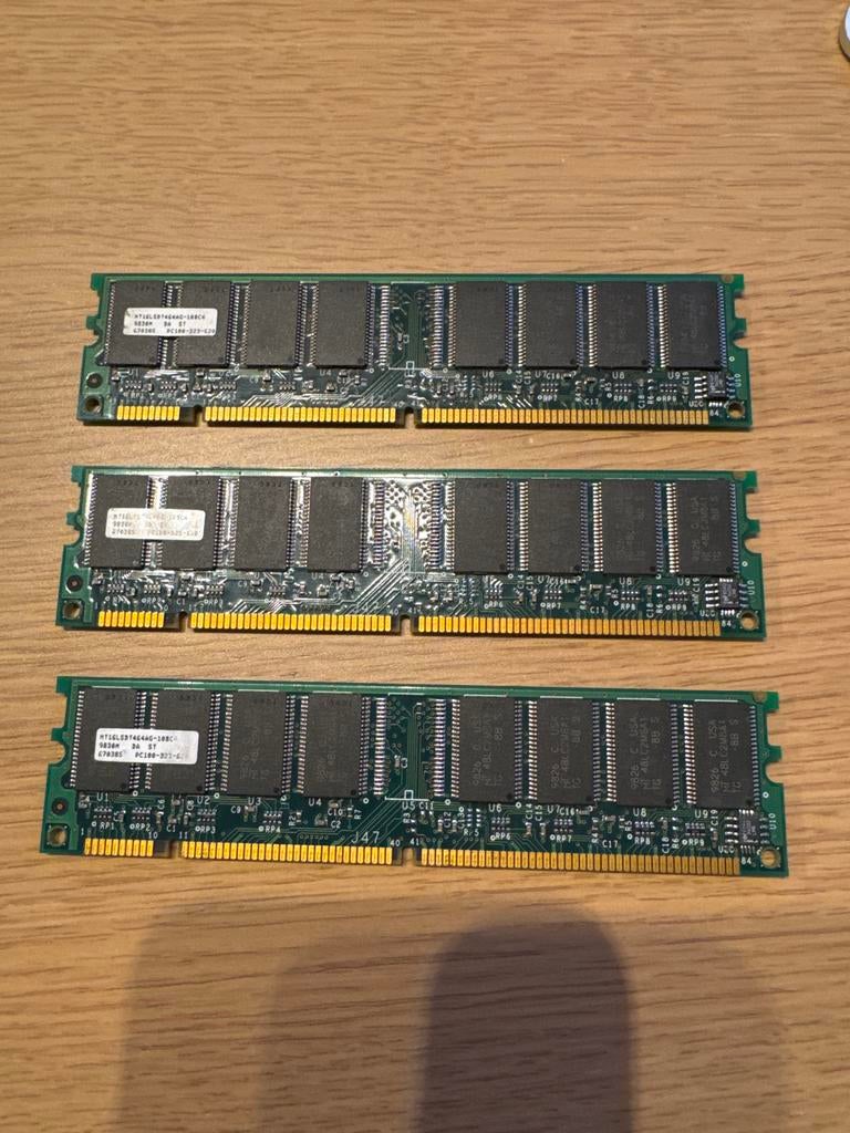 3x Micron 64MB PC100 SDRAM Geheugenmodules, Computers en Software, RAM geheugen, Gebruikt, Server, 64 GB, Overige soorten, Ophalen of Verzenden