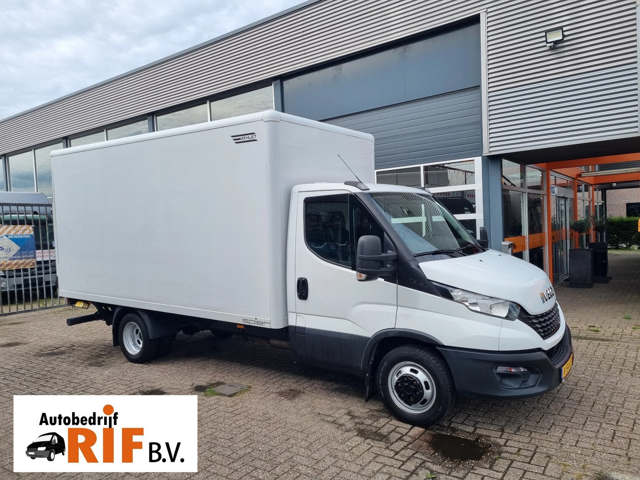 Iveco Daily 35C16/ 2.3D/ Bakwagen/ Laadklep (bj 2022), Auto's, 13 km/l, Achterwielaandrijving, Gebruikt, Euro 6