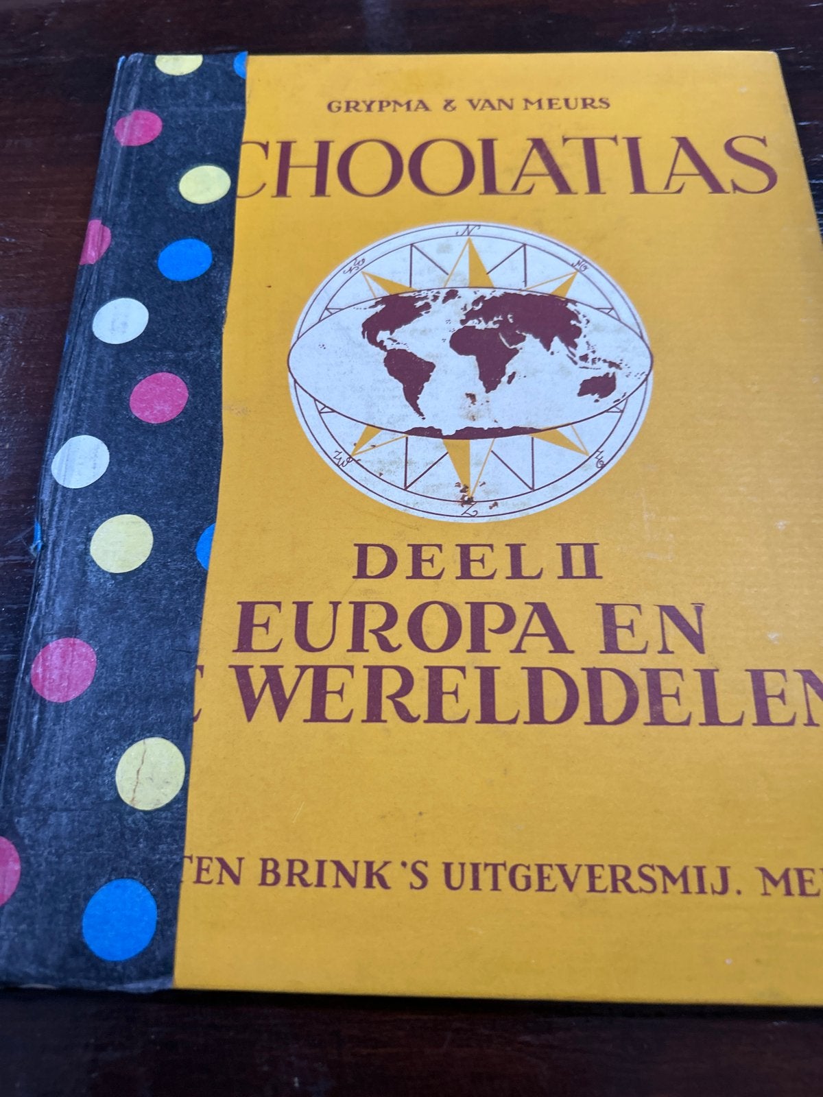 Grypma & Van Meurs Schoolatlas Deel II Europa en Werelddelen, Boeken, Gelezen, Overige atlassen, Ophalen of Verzenden, 1800 tot 2000