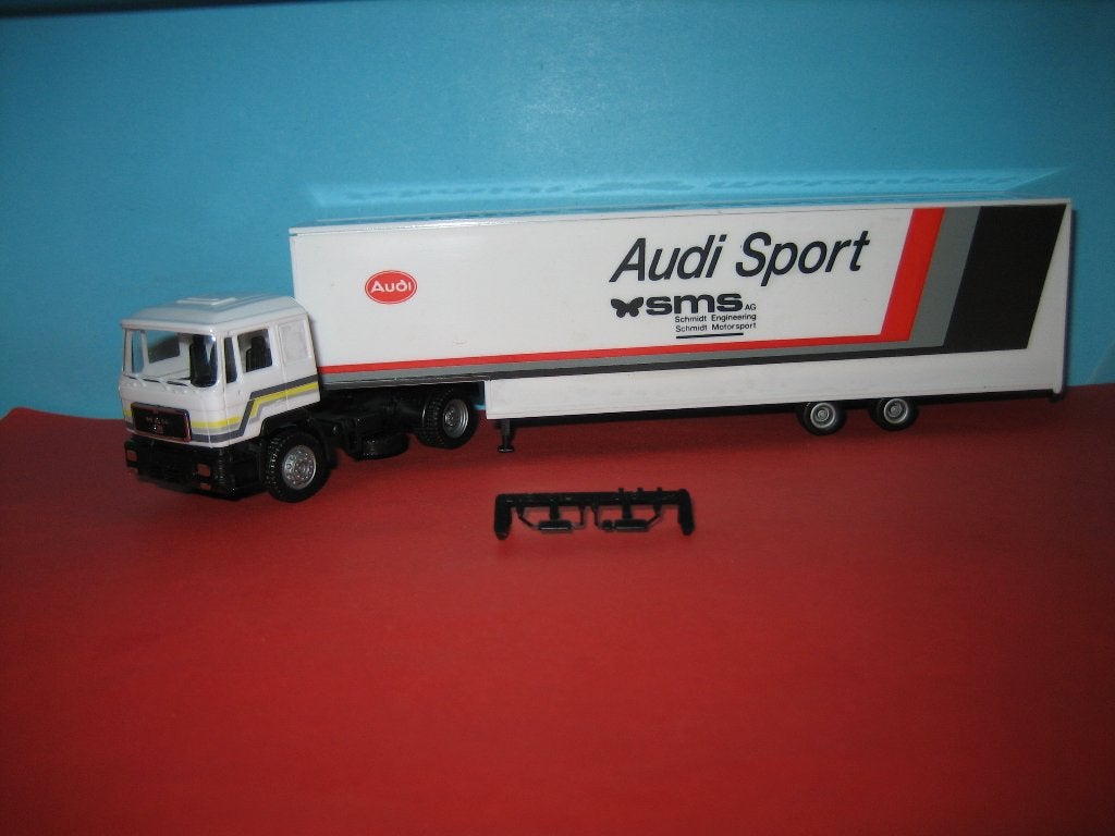 Audi-Sport  SMS  MAN met oplegger  Herpa, Ophalen of Verzenden, Zo goed als nieuw, Bus of Vrachtwagen, Herpa