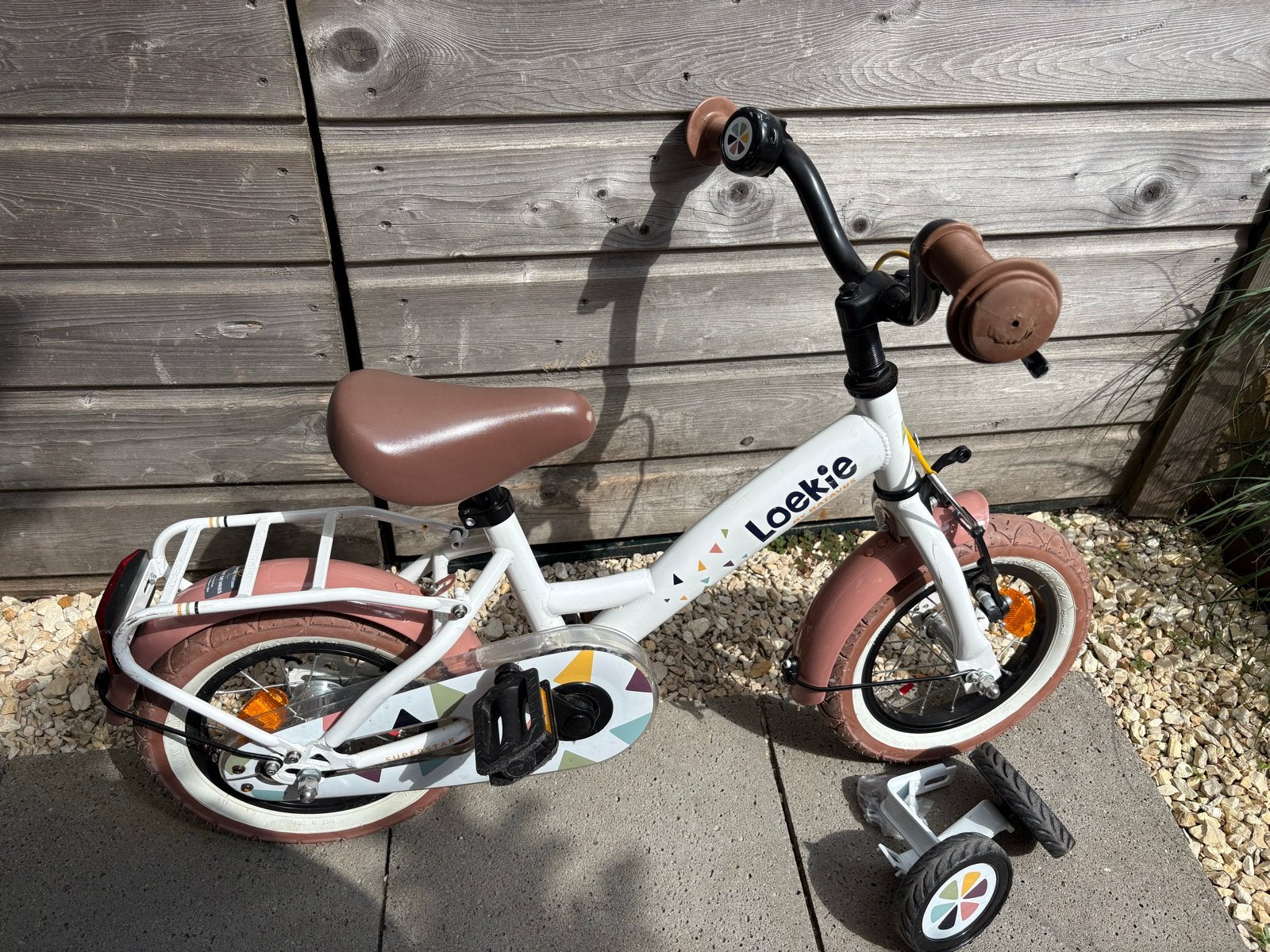 Loekie 12 inch kinderfiets met zijwieltjes - 2025, Ophalen, Zijwieltjes, Velgrem, Minder dan 16 inch